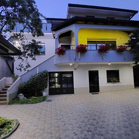 Apartma Mimi Dekani Exterior photo