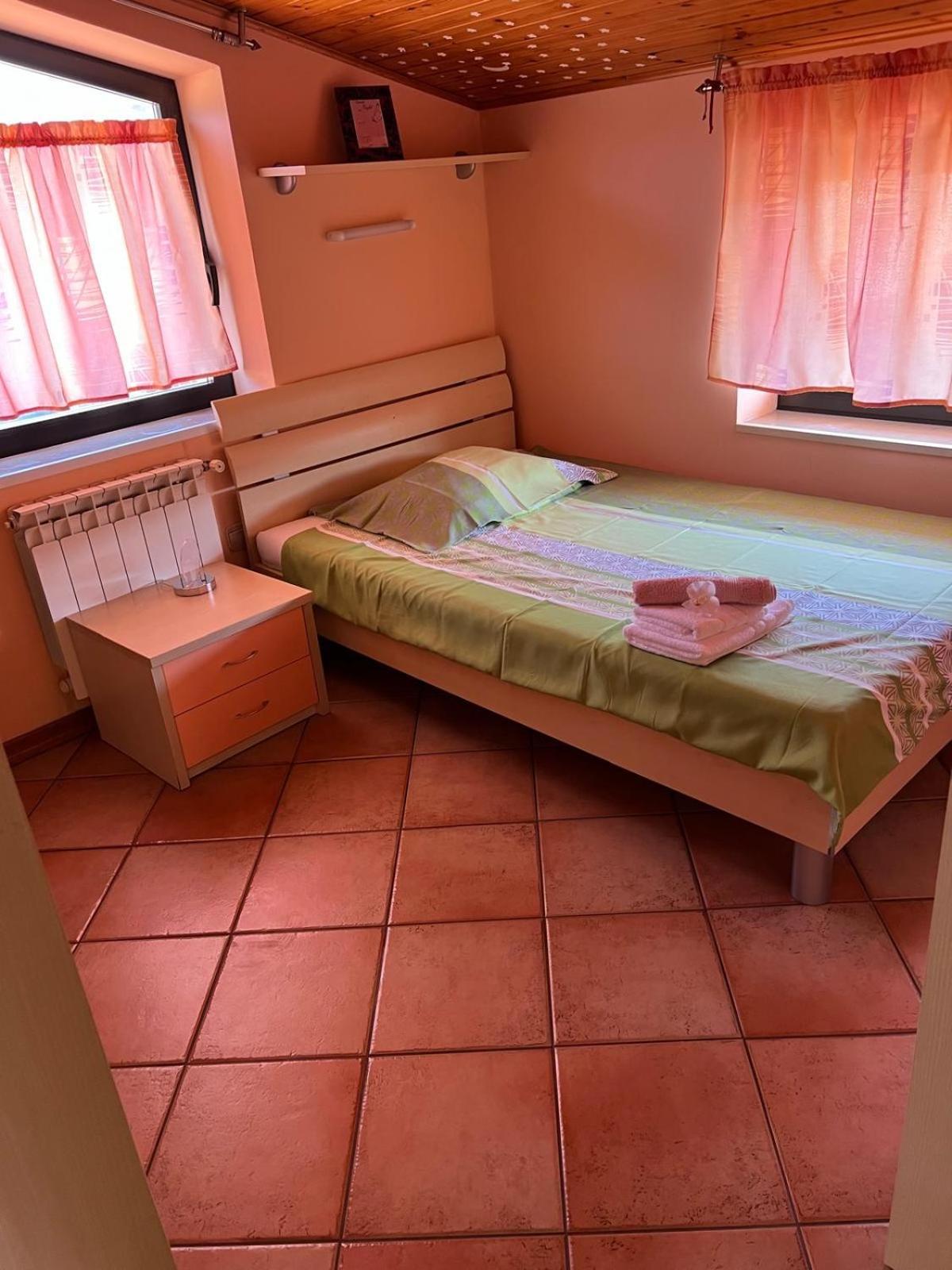 Apartma Mimi Dekani Exterior photo